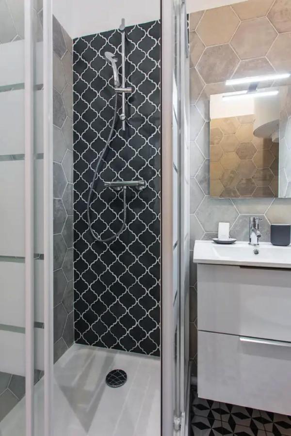 Appartamento Cmg Place De Clichy - Metro Europe Parigi Esterno foto
